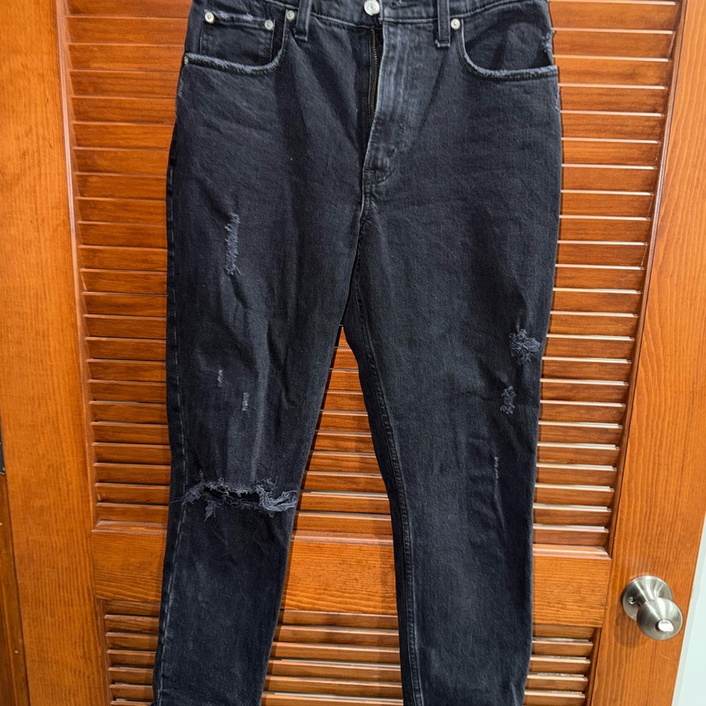 Abercrombie The Mom High Rise Jeans black size 6R or 28